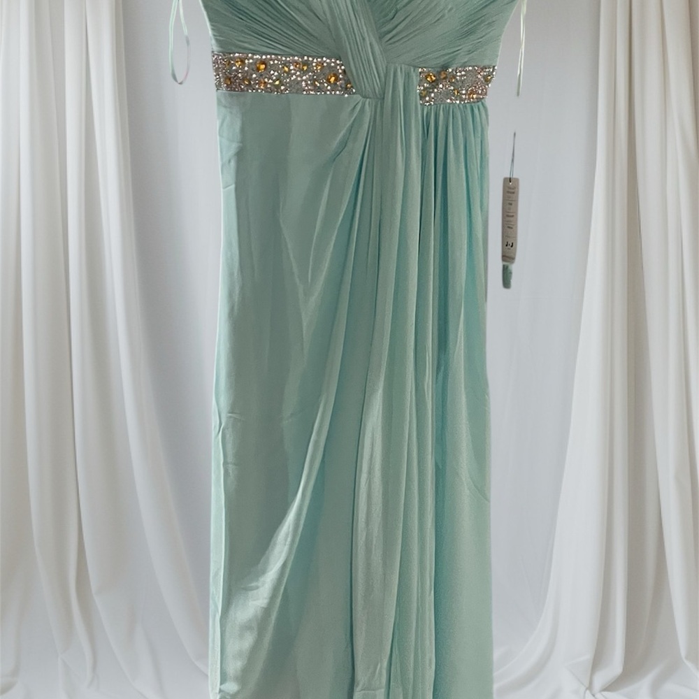 Elegant Mint Green Evening Gown